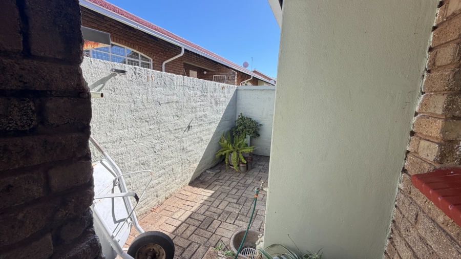 2 Bedroom Property for Sale in Miederpark North West